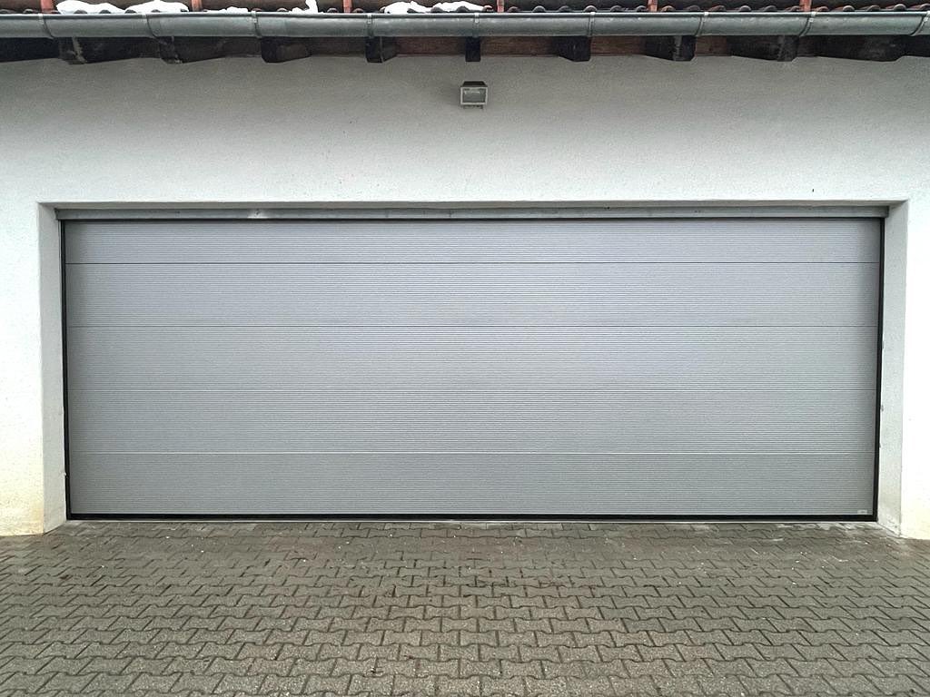 #work #bestoftheday auch bei einem Garagentor mit 6,5 Meter Breite bleiben wir doch ganz gelassen, es geht super…… #beautiful #münsingen
